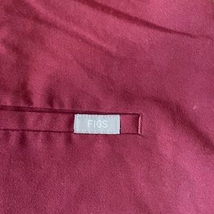 FIGS 2 pocket scrub top